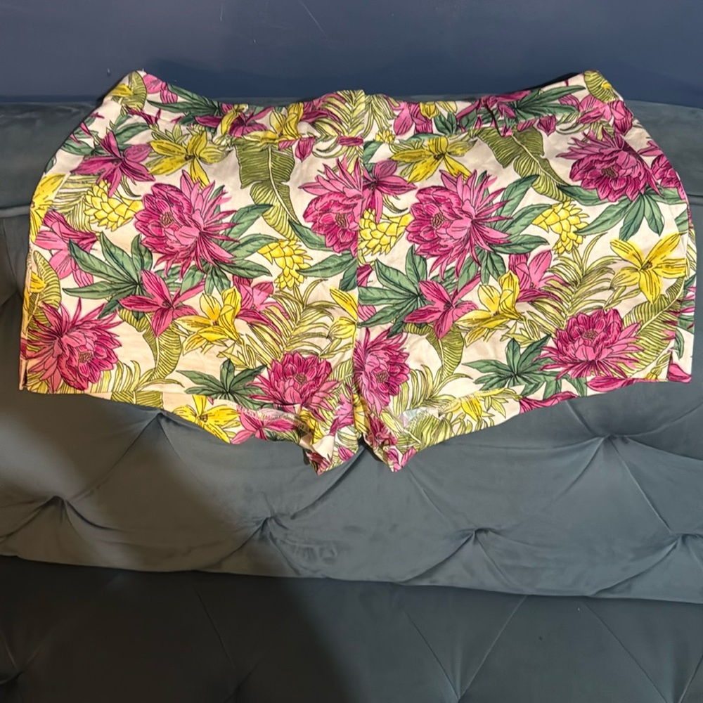 H&M size 8 floral shorts